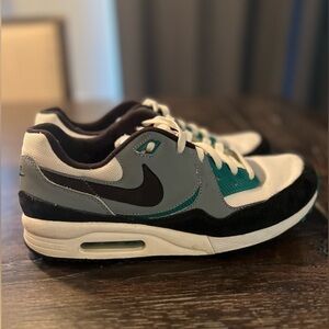 Nike Air Max Light size 9.5